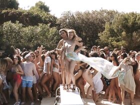 Аличе Пагани секси, Кася Смутняк голая, Эвридиче Аксэн голая – Лоро (2018) #27