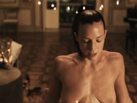 Аличе Пагани секси, Кася Смутняк голая, Эвридиче Аксэн голая – Лоро (2018) #3