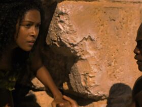 Шелэйн Беннетт голая – Благие знамения s01e01 (2019) #4