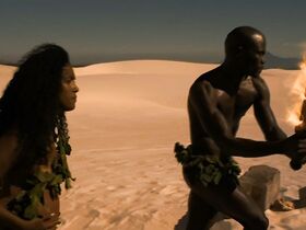 Шелэйн Беннетт голая – Благие знамения s01e01 (2019) #6