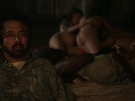 Хизер Грэм секси – Достать коротышку s03e07 (2019) #10