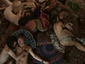 Хизер Грэм секси – Достать коротышку s03e07 (2019) #12