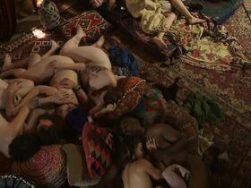 Хизер Грэм секси – Достать коротышку s03e07 (2019) #13