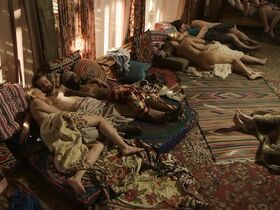 Хизер Грэм секси – Достать коротышку s03e07 (2019) #14