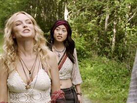 Хизер Грэм секси – Достать коротышку s03e07 (2019) #4