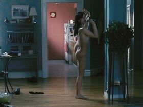 Леа Кейрнс голая – 88 минут (2007)