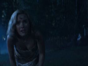 Кирнан Шипка секси – Леденящие душу приключения Сабрины s01 (2018) #15