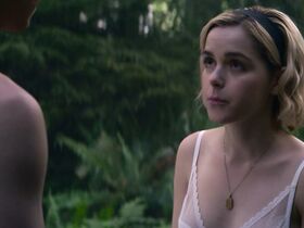 Кирнан Шипка секси – Леденящие душу приключения Сабрины s01 (2018) #18