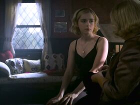 Кирнан Шипка секси – Леденящие душу приключения Сабрины s01 (2018) #26