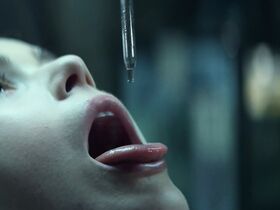 Кирнан Шипка секси – Леденящие душу приключения Сабрины s01 (2018) #27