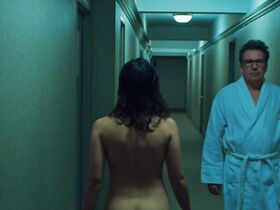 Оливия Тирлби секси – Девушка-невидимка (2019)