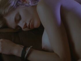 Рене Гриффин голая – Обкуренные (1994) #21