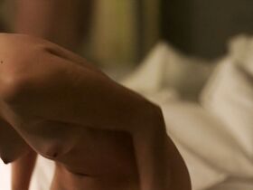 Эвелин Брошу голая – Прошлое перед нами (2016) #2