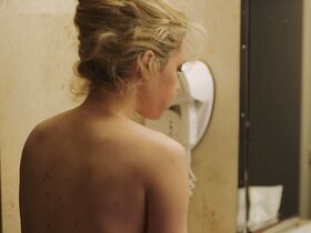 Эвелин Брошу голая – Прошлое перед нами (2016) #5