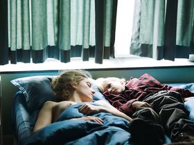 Эвелин Брошу голая – Прошлое перед нами (2016) #7