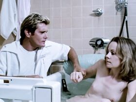 Дайян Халл голая – Пятый этаж (1978) #5