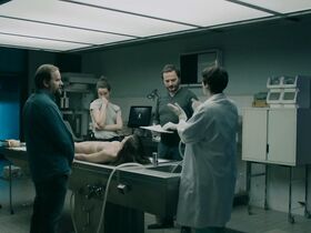 Летиция Шамбон голая – Отряд 42 s01e04 (2017) #3