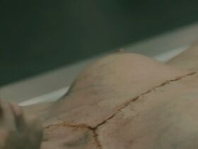 Летиция Шамбон голая – Отряд 42 s01e04 (2017) #5