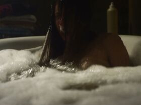 Элишка Крженкова секси – Преследуемые призраками s01e03 (2018) #2