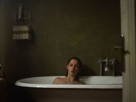 Элишка Крженкова секси – Преследуемые призраками s01e03 (2018) #3