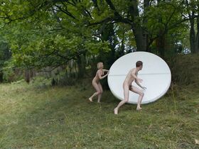 Рооса Сёдерхолм голая – Они сбежали (2014)