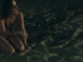 Камиль Шаму секси – Ничего себе каникулы! (2018) #20