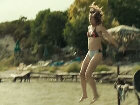 Камиль Шаму секси – Ничего себе каникулы! (2018) #4