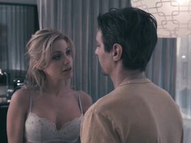 Тесса Фаррелл голая – Безумие внутри (2019) #13