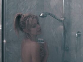 Тесса Фаррелл голая – Безумие внутри (2019) #16