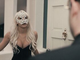 Тесса Фаррелл голая – Безумие внутри (2019) #17