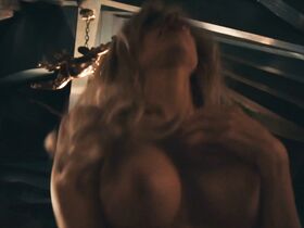 Тесса Фаррелл голая – Безумие внутри (2019) #26