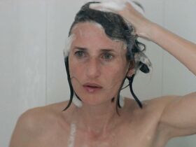 Камилль Коттен секси – Семейная фотография (2018) #3