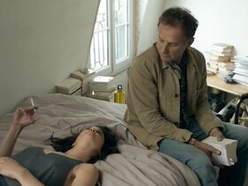 Дженнифер Декер голая – Красивый бандит (2018) #11