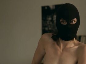 Дженнифер Декер голая – Красивый бандит (2018) #6