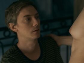 Дженнифер Декер голая – Красивый бандит (2018) #7