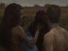 Элисия Уайт голая – Красная весна (2017) #5