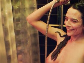 Наиля Арзун голая – Le Grand bazar s01e01, e03, e04, e06 (2019)