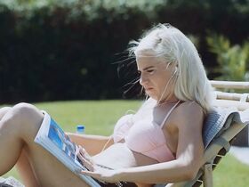 Йозефин Парк голая – По-собачьи s02e02 (2019) #3