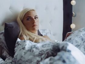 Йозефин Парк голая – По-собачьи s02e02 (2019) #5