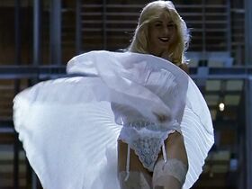 Долли Бастер секси – Телефон полиции — 110 s27e01 (1998)