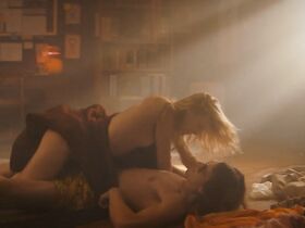 Лекси Лоуелл голая – Предначертание судьбы: Пространство-время (2019) #9