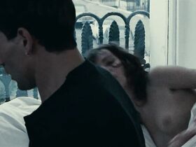 Коринн Дакла голая – Беспорядок (1986)