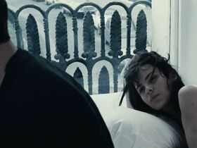 Коринн Дакла голая – Беспорядок (1986) #2