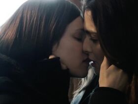 Рэйчел Макадамс секси, Рэйчел Вайс секси – Неповиновение (2018) #1