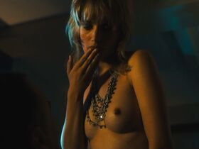 Гайте Янсен голая – Джетт s01e02 (2019) #12