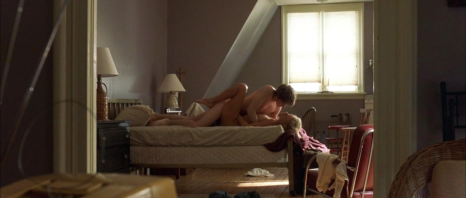 Ким Бейсингер, Дверь в полу, голая, секси, сцена, видео. 