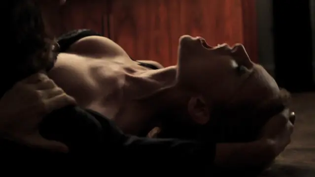 Құл береді екі порно хозяйки тамаша куннилингус ас үйде