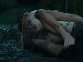 Адель Экзаркопулос секси – Вернись (2019) #12
