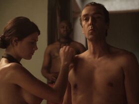 Люси Лоулесс голая, Лаура Суррич голая – Спартак s01e06 (2010) #3