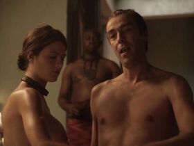 Люси Лоулесс голая, Лаура Суррич голая – Спартак s01e06 (2010) #4